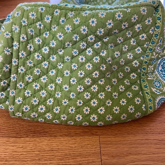 EUC Vera Bradley Large Duffle Bag Apple‎ Green Retired Print - Picture 5 of 16